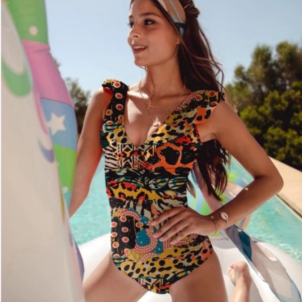 EUC Averie Harlow Swimsuit One Piece Sz Medium